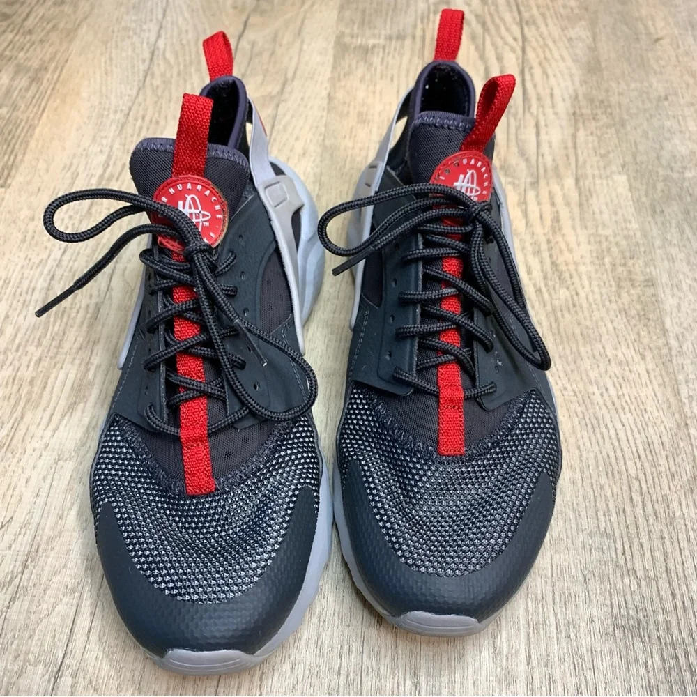 Boy’s Nike Air Huarache Run Ultra sneakers size 6.5Y